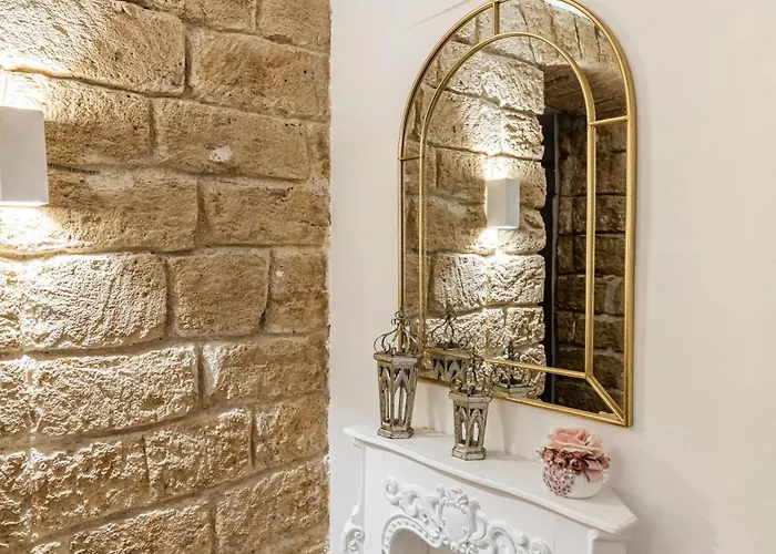 Guesthost - Ballaro's Arches - Cortile Scimeca Apartment *
